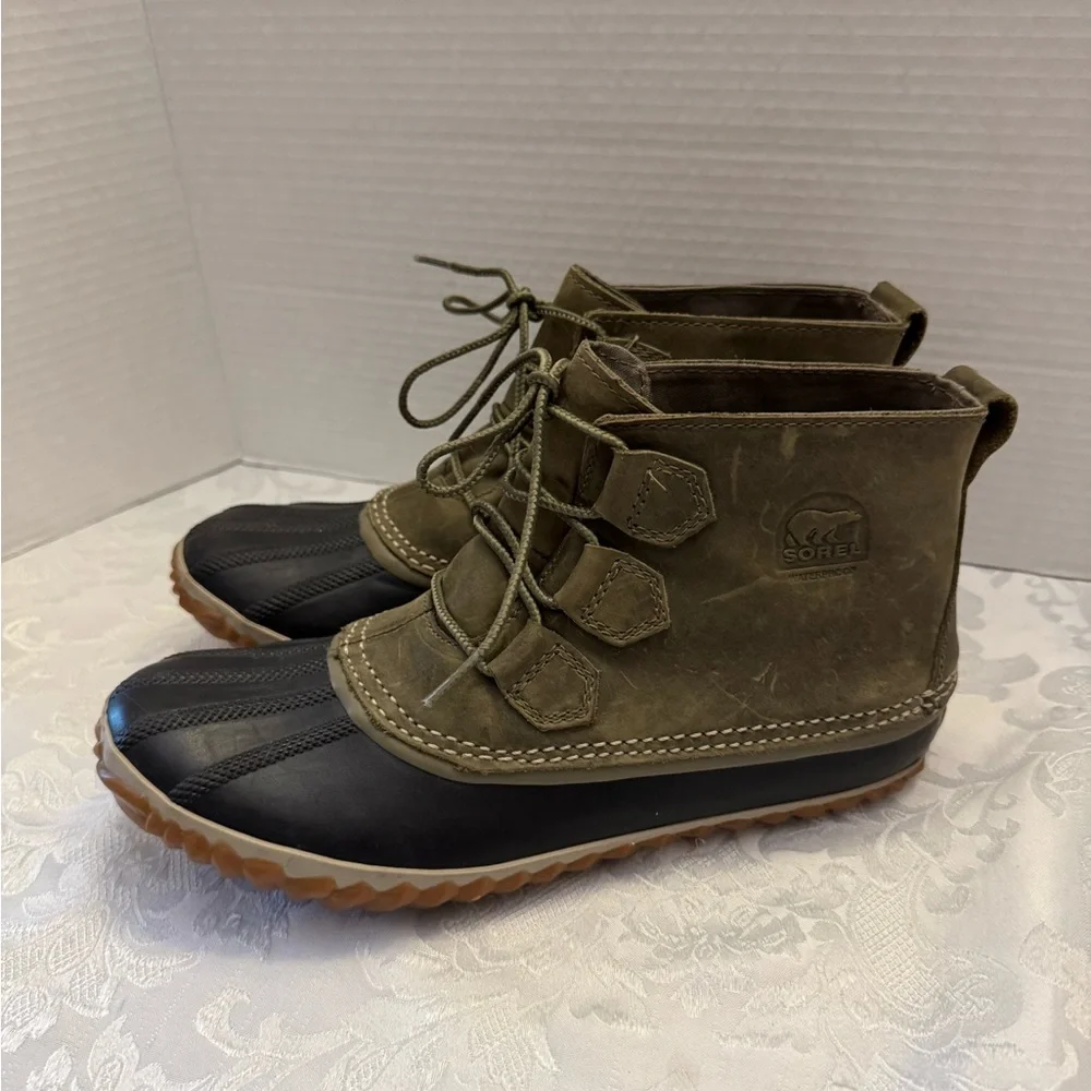 Sorel Out N‎ About Leather Casual Duck Boot Sage Black  Women’s 10 Waterproof